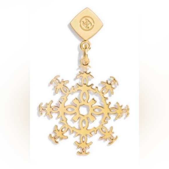 CHANEL Accessories - CHANEL Gold Snowflake